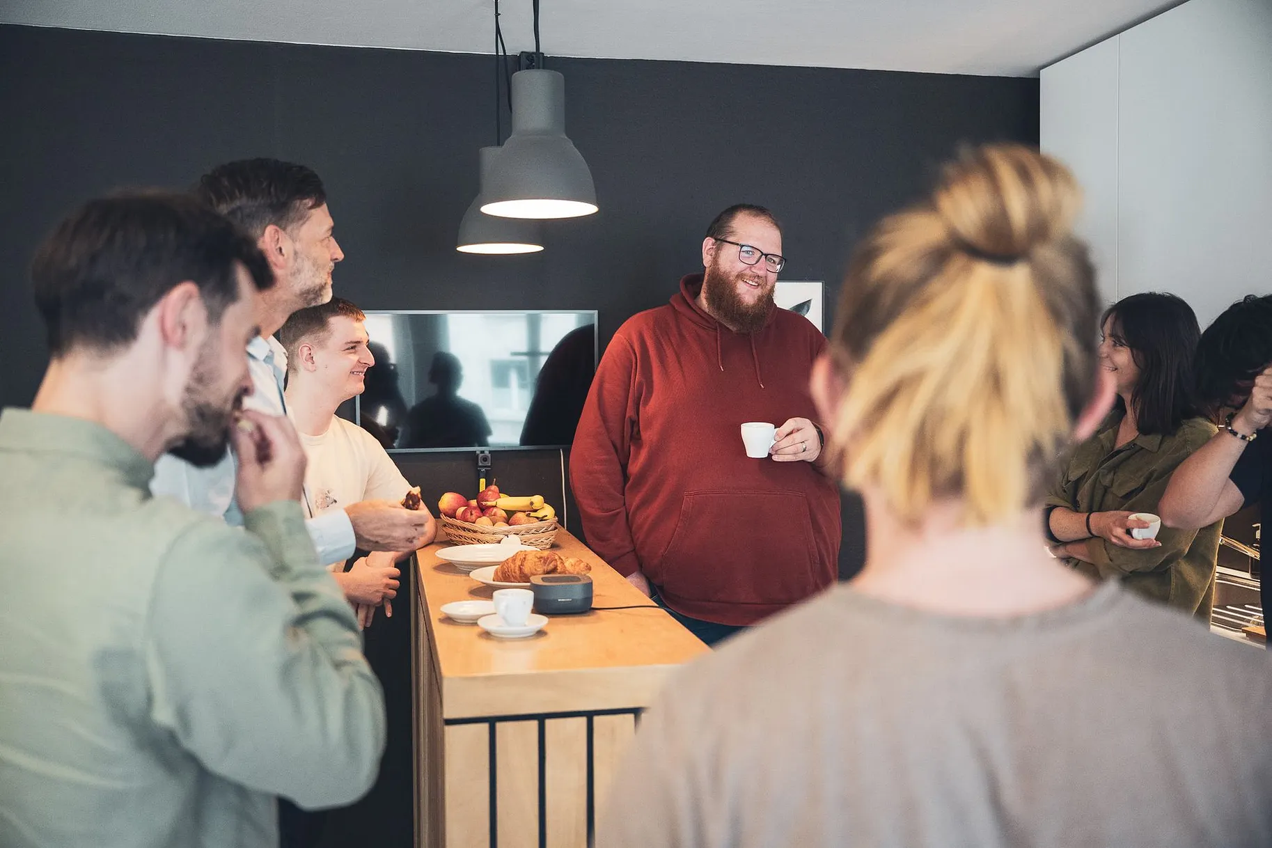Das RTP-Team beim gemeinsamen Mittagessen im Büro